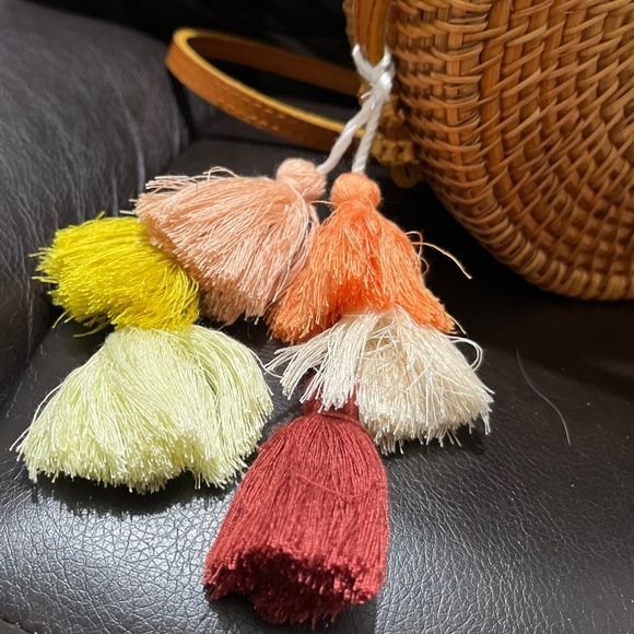 Women’s Tan Raffia with Leather Strap and Multicolor Tassels Round Crossbody Bag - Picture 3 of 8